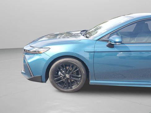 Used 2025 Toyota Camry SE image 34