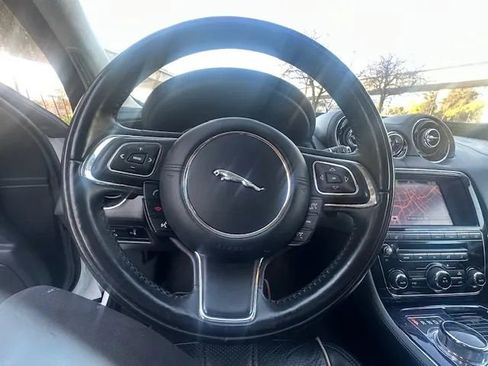 Used 2013 Jaguar XJ AWD image 17