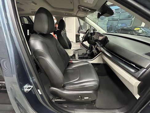 Used 2022 Kia Carnival SX Prestige image 41