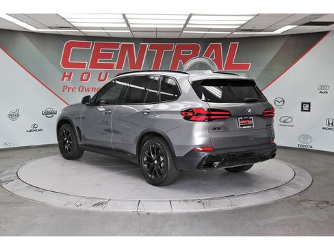 Used 2024 BMW X5 sDrive40i w/ Premium Package RWD image 3