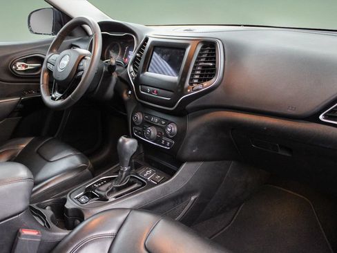 Used 2020 Jeep Cherokee Latitude Plus FWD image 22