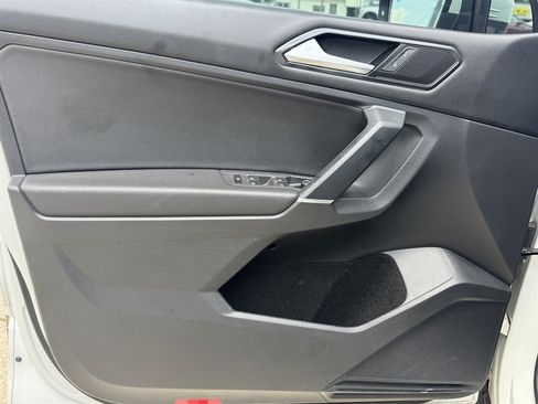 Used 2018 Volkswagen Tiguan SE w/ Panoramic Sunroof Package AWD/4WD image 13