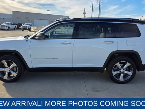 Used 2022 Jeep Grand Cherokee L Limited w/ Luxury Tech Group II image 2