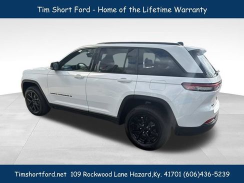 Used 2025 Jeep Grand Cherokee Altitude AWD/4WD image 5
