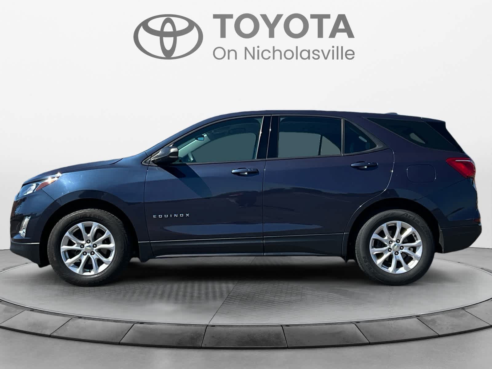 Used 2018 Chevrolet Equinox LS FWD image 2