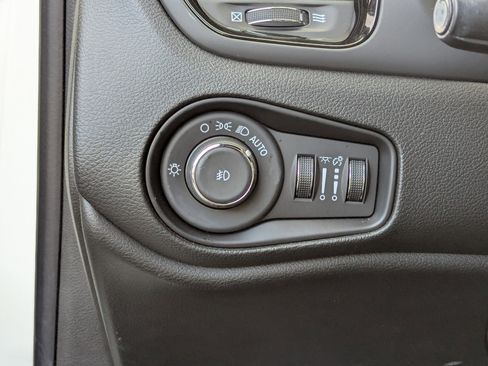 Certified 2022 Jeep Renegade Altitude w/ Convenience Group image 17