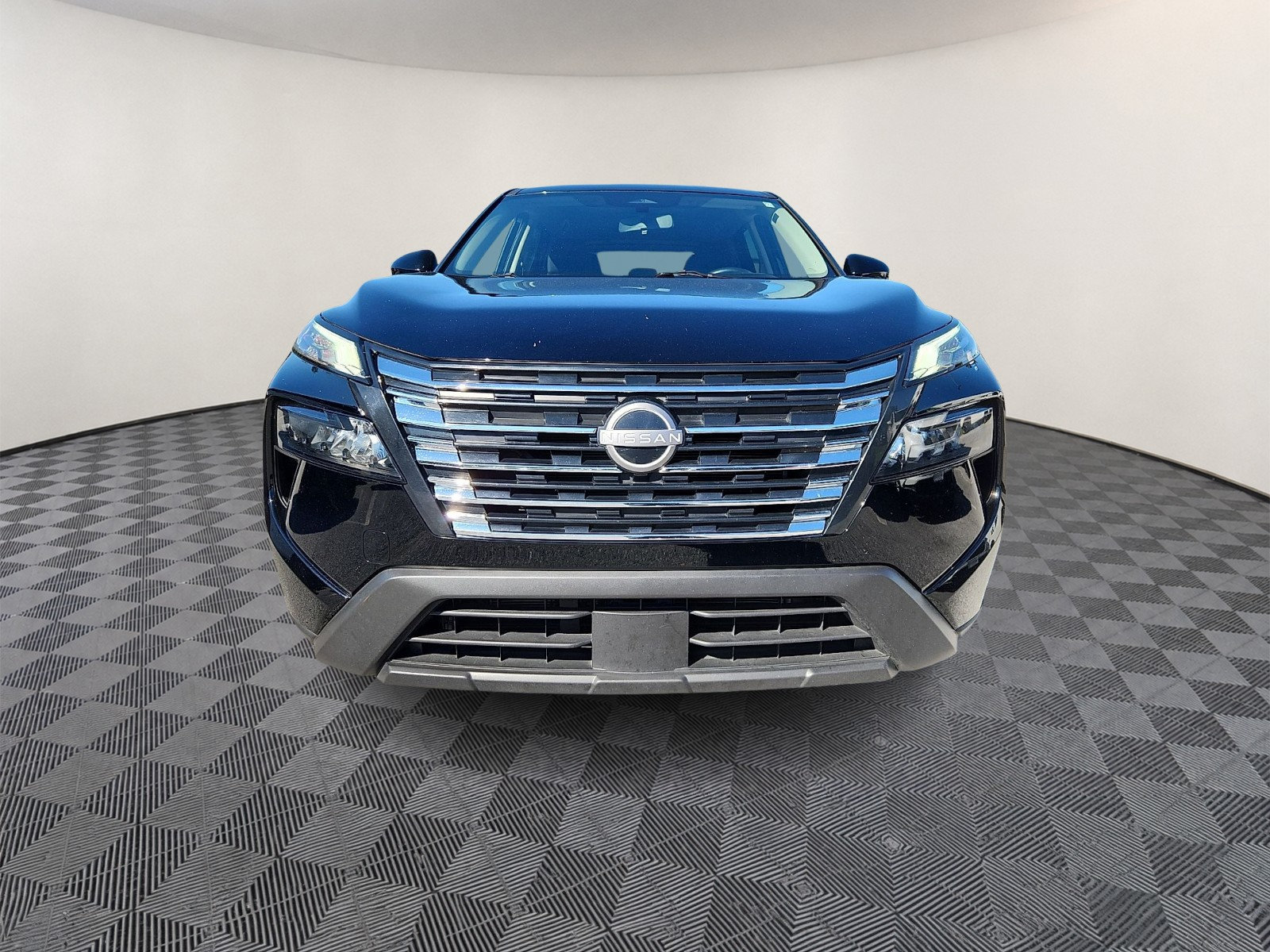 Used 2025 Nissan Rogue SV AWD/4WD image 2