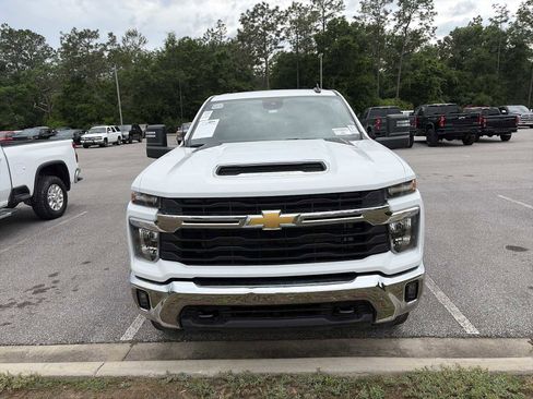 Used 2025 Chevrolet Silverado 2500 LT AWD/4WD image 3