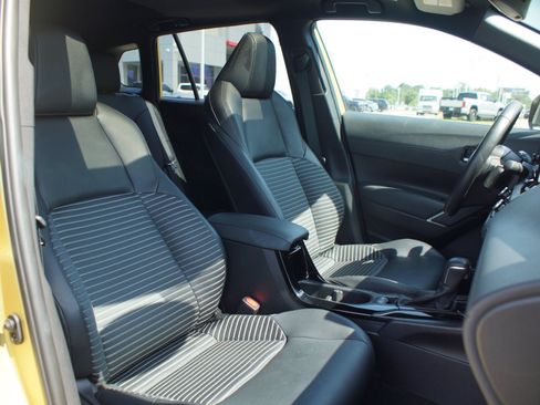 Used 2023 Toyota Corolla Cross AWD Hybrid image 22