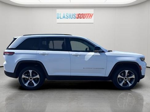 Used 2023 Jeep Grand Cherokee 4WD 4xe image 2