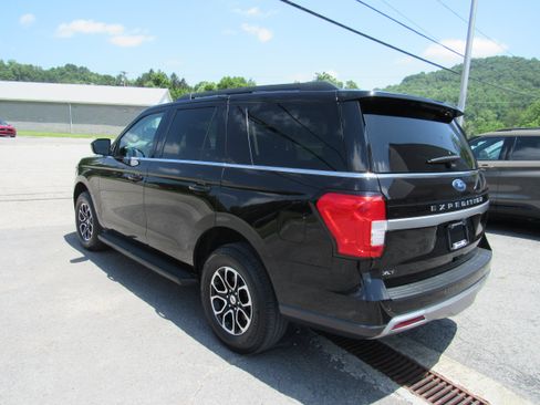 Used 2024 Ford Expedition XLT AWD/4WD image 8