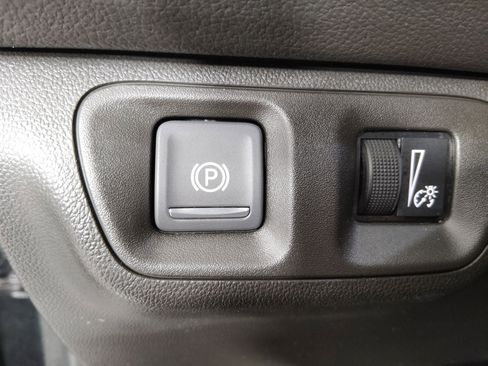 Used 2023 GMC Acadia SLE w/ Driver Convenience Package image 17