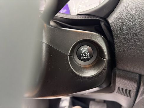 Used 2019 Jeep Renegade Latitude w/ Popular Equipment Group image 31