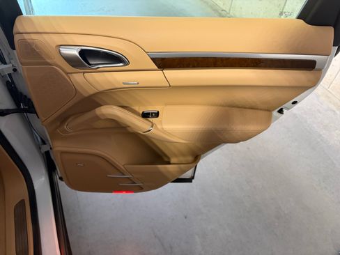 Used 2014 Porsche Cayenne Diesel AWD/4WD image 19