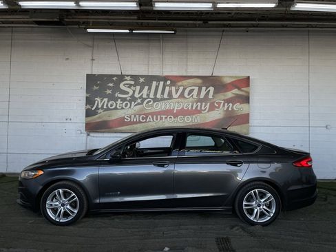 Used 2018 Ford Fusion S image 2