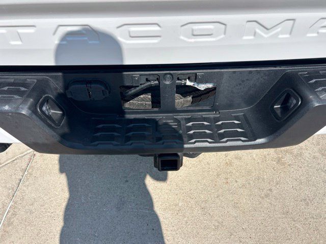 Used 2023 Toyota Tacoma SR AWD/4WD image 9