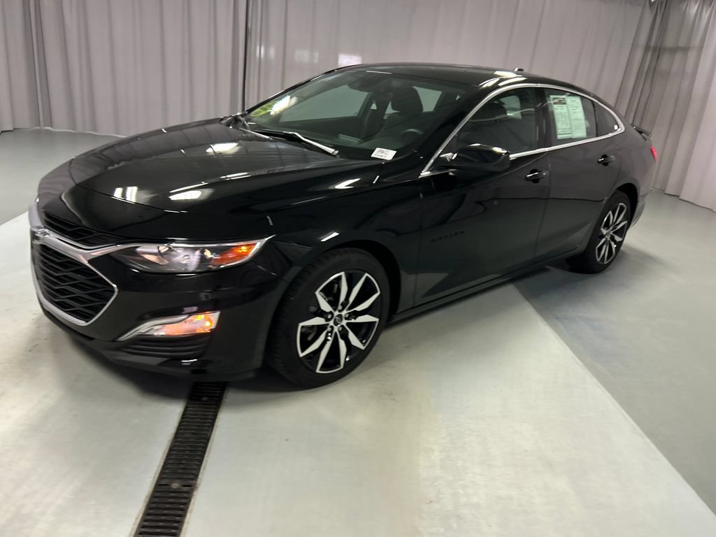 Used 2025 Chevrolet Malibu RS FWD image 3