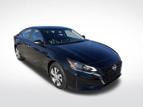 Used 2025 Nissan Altima 2.5 S image 2