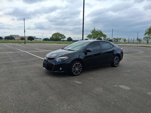 Used 2015 Toyota Corolla S w/ Driver Convenience Package FWD image 2