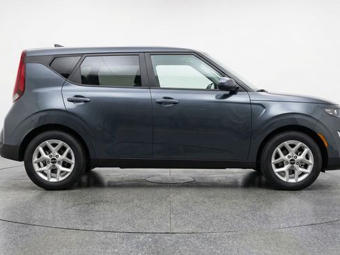 Used 2025 Kia Soul LX w/ LX Technology Package FWD image 11