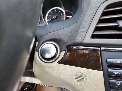 Used 2013 Mercedes-Benz E 350 Cabriolet w/ Premium 2 Pkg image 36