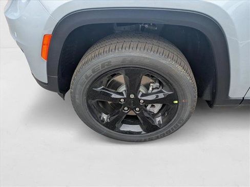 New 2025 Jeep Grand Cherokee L Altitude image 19