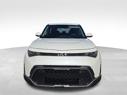 Used 2025 Kia Soul LX image 9