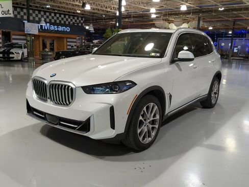 Used 2024 BMW X5 xDrive40i w/ Premium Package image 1