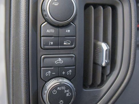 Used 2023 Chevrolet Silverado 1500 Custom image 17