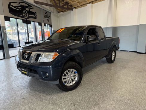 Used 2019 Nissan Frontier SV image 3