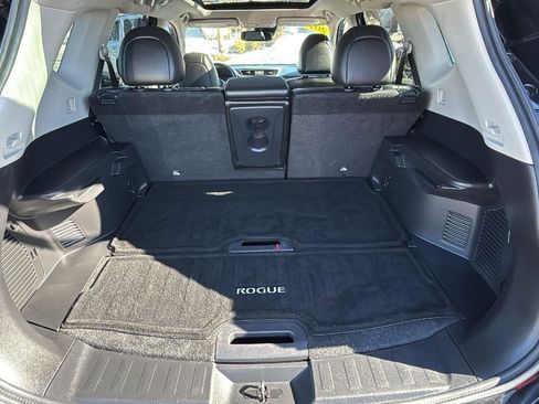Used 2018 Nissan Rogue SL w/ Premium Package image 29