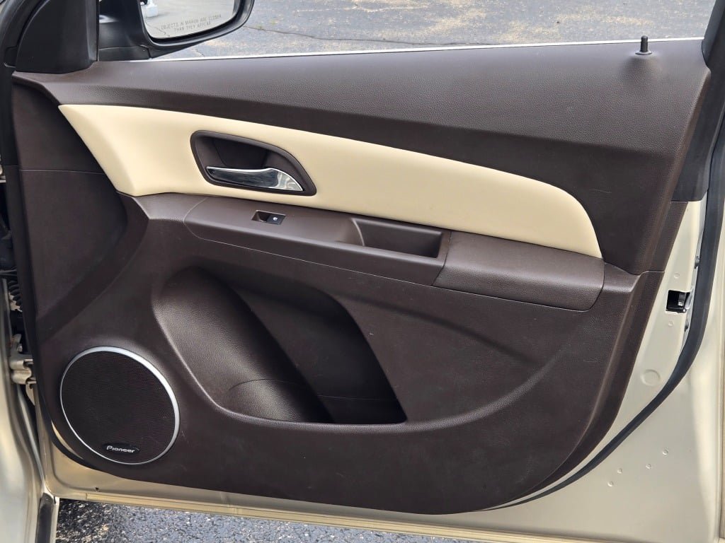 Used 2012 Chevrolet Cruze LT FWD image 5