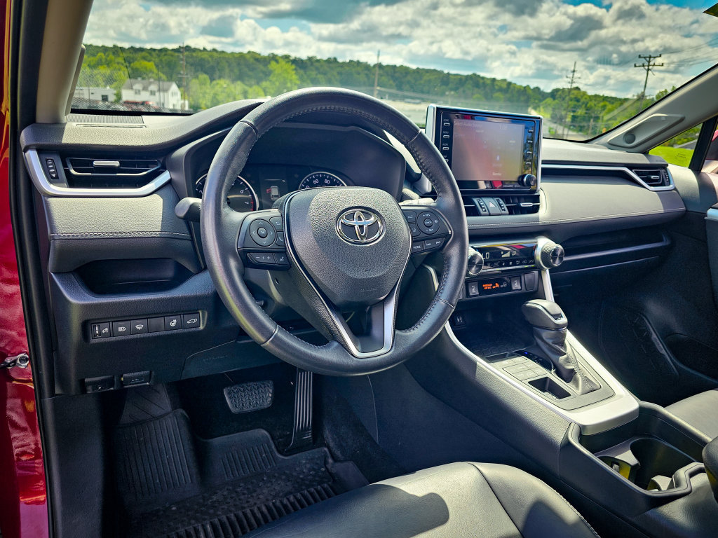 Used 2019 Toyota RAV4 XLE Premium w/ Cold Weather Package AWD/4WD image 13