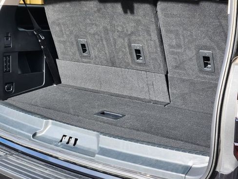 Used 2024 Ford Expedition XLT image 30