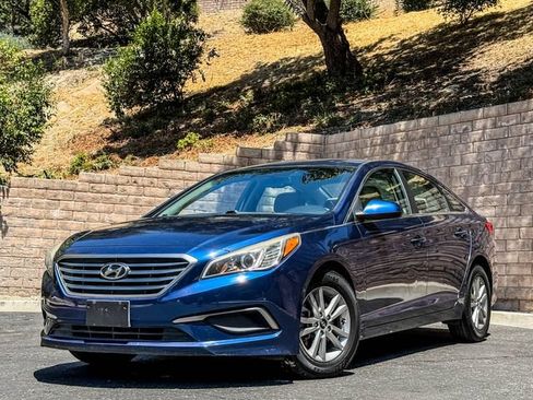 Used 2016 Hyundai Sonata SE FWD image 2