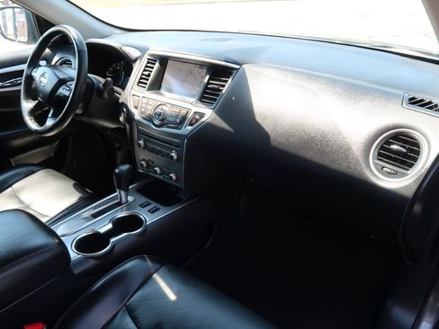 Used 2020 Nissan Pathfinder SL FWD image 11