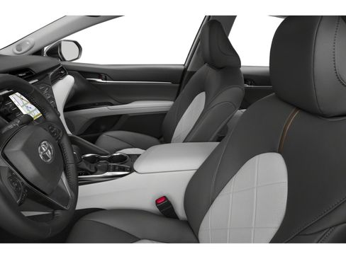 Used 2020 Toyota Camry XLE FWD image 8