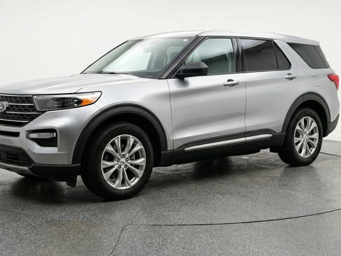 Used 2024 Ford Explorer Limited image 3