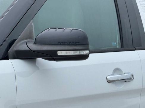 Used 2015 Ford Explorer XLT w/ Equipment Group 202B image 4