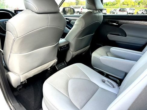 Used 2021 Toyota Highlander Limited image 21