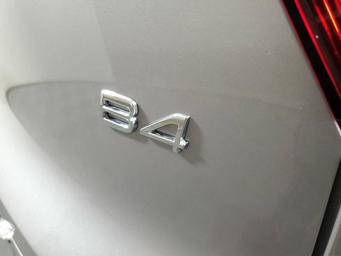 Used 2026 Volvo XC40 B4 Plus w/ Climate Package image 9