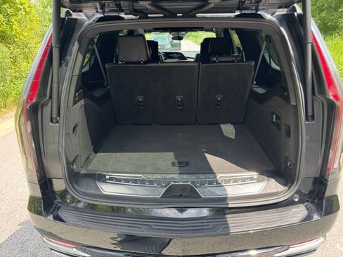 Used 2021 Cadillac Escalade ESV Premium Luxury w/ LPO, Radiant Package AWD/4WD image 15