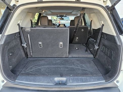 Used 2022 Nissan Pathfinder SV w/ SV Premium Package image 13