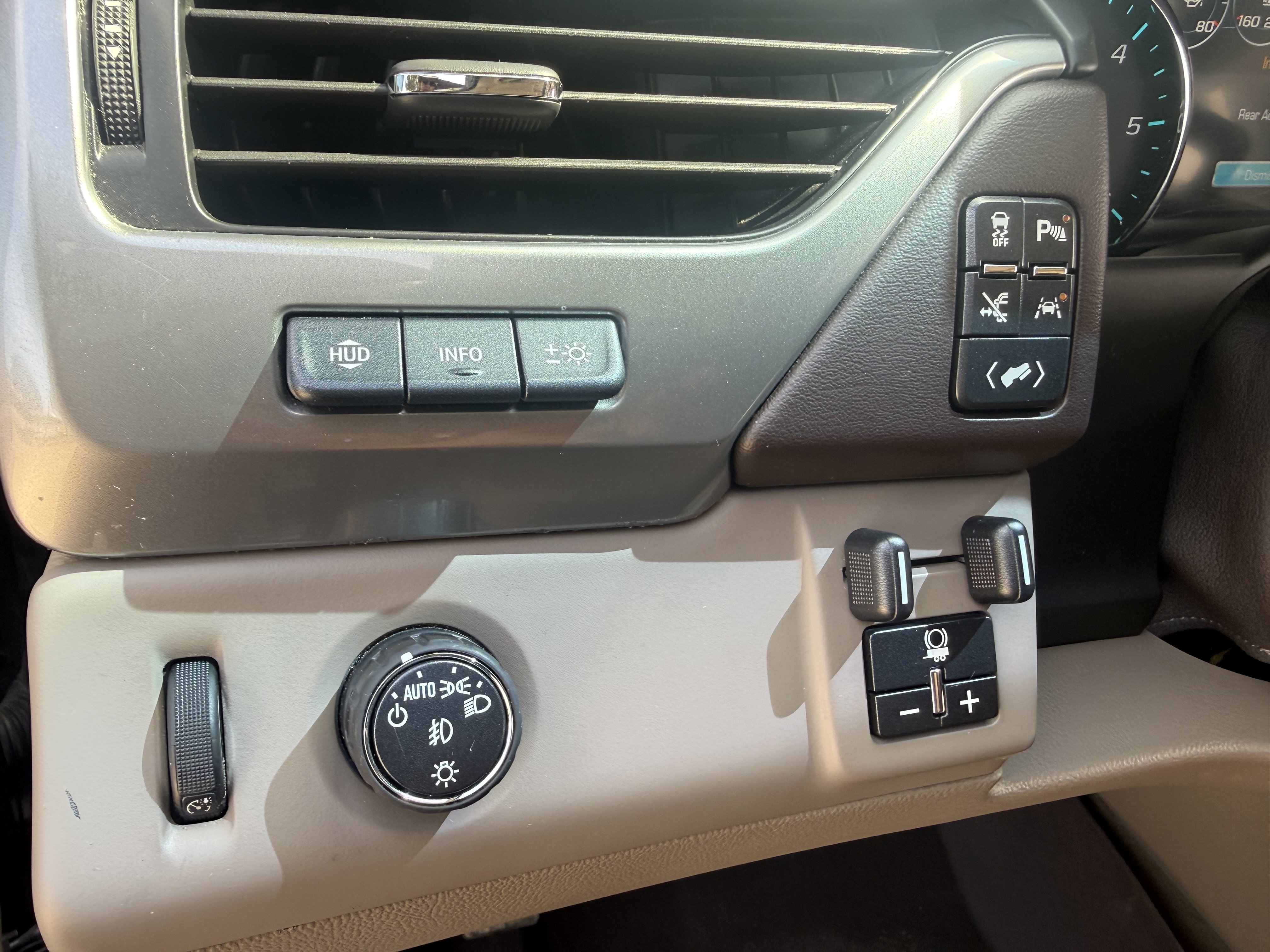 Used 2019 Chevrolet Suburban Premier RWD image 27