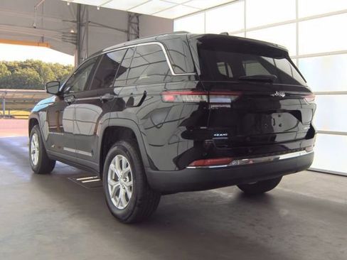 Used 2023 Jeep Grand Cherokee Limited AWD/4WD image 4