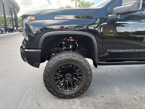 Used 2024 Chevrolet Silverado 2500 High Country w/ High Country Premium Package AWD/4WD image 19