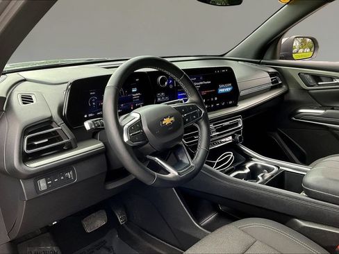 Used 2025 Chevrolet Traverse LT AWD/4WD image 16
