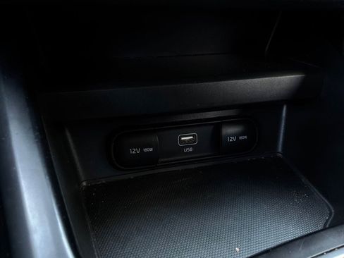 Used 2025 Kia Soul LX w/ LX Technology Package FWD image 23