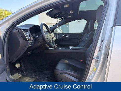 Used 2020 Volvo V60 T5 Momentum FWD image 7