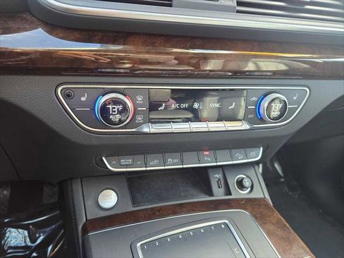 Used 2020 Audi Q5 e Premium Plus w/ Premium Plus Package image 30